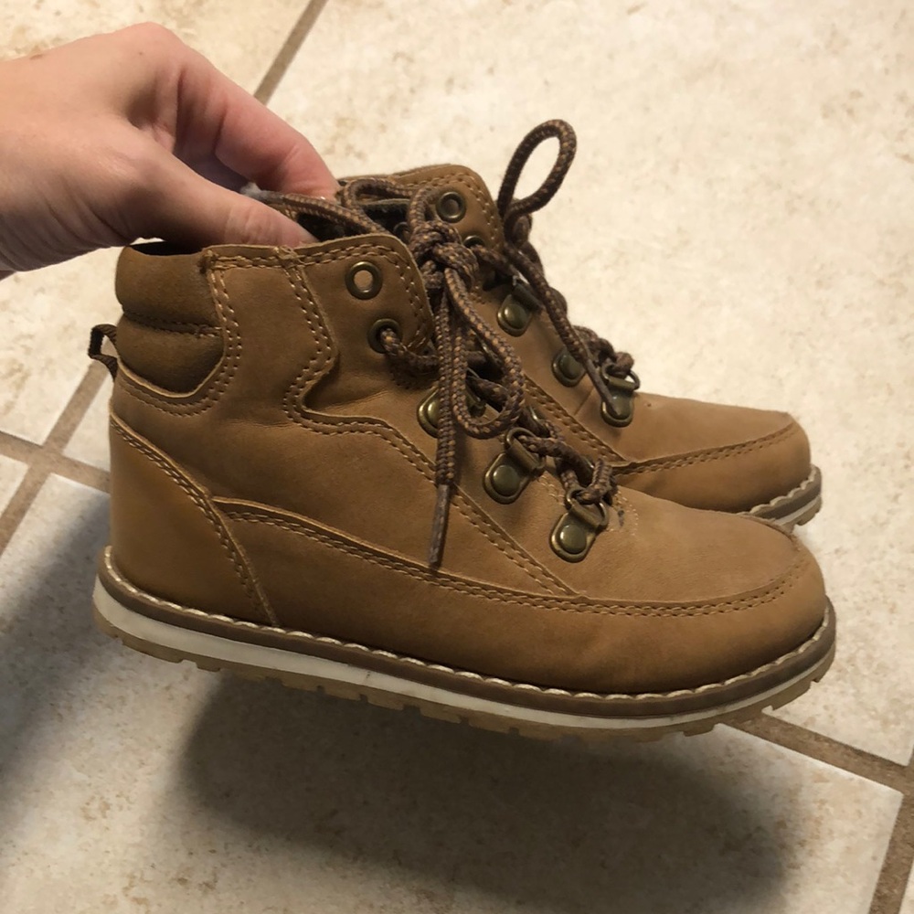 The Children’s Place boy shoes size 9